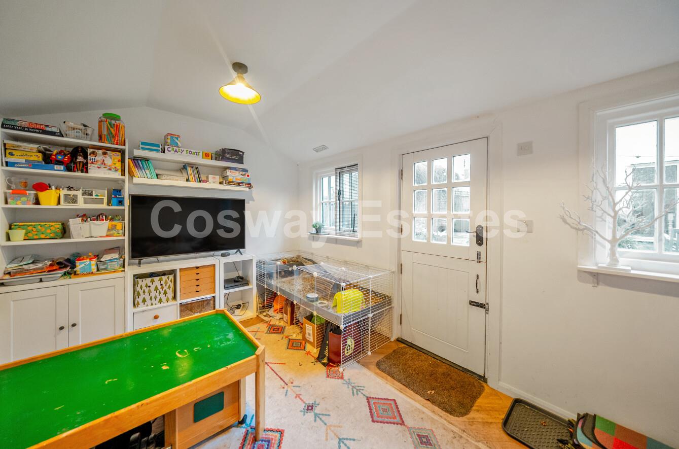 Woodcote Avenue, Mill Hill, NW7, London